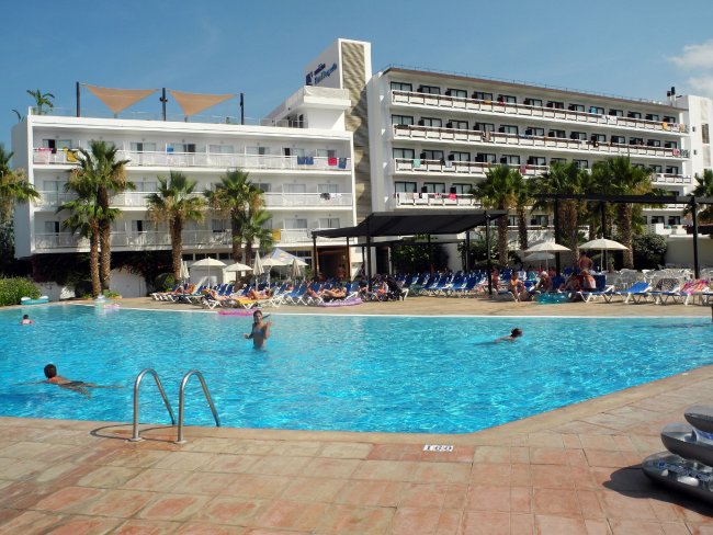 Haupthaus und Pool