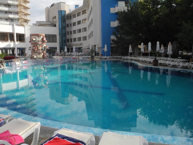 Großer Pool
