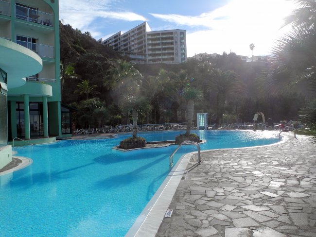 Blick über den Pool - Hotel Pestana Ocean Bay - Funchal Blick über den Pool