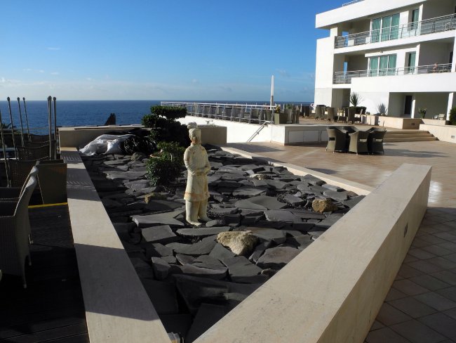 Stillvoller Außenbereich - Hotel Melia Madeira Mare - Funchal Stillvoller Außenbereich