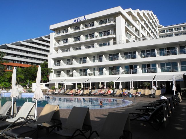 Hotel und Pool - Hotel Melia Madeira Mare - Funchal Hotel und Pool