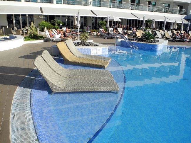 Liegen im Pool - Hotel Melia Madeira Mare - Funchal Liegen im Pool