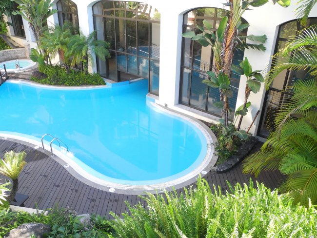 Hallenbad mit Verbindung nach außen - Hotel Porto Mare - Funchal Hallenbad mit Verbindung nach außen