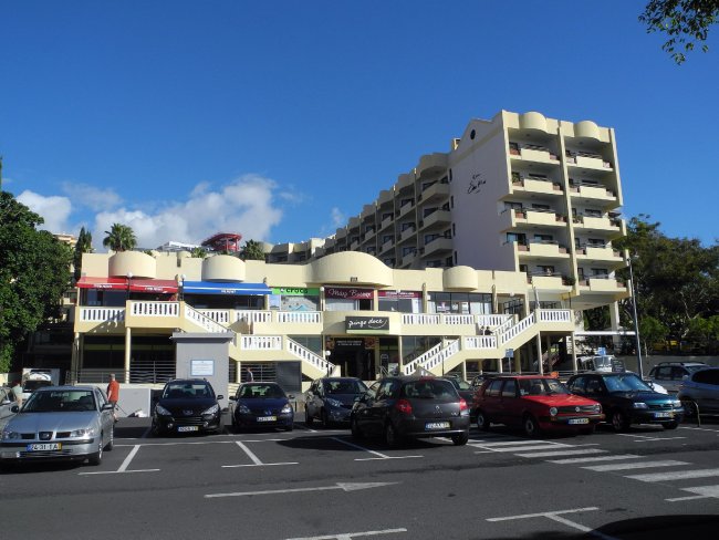 Parkplatz vor dem Hotel - Suite Hotel Eden Mar - Funchal Parkplatz vor dem Hotel