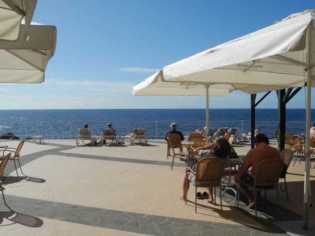 Sonnenterrasse mit Meerblick - Aparthotel Pestana Palms Ocean - Funchal Sonnenterrasse mit Meerblick