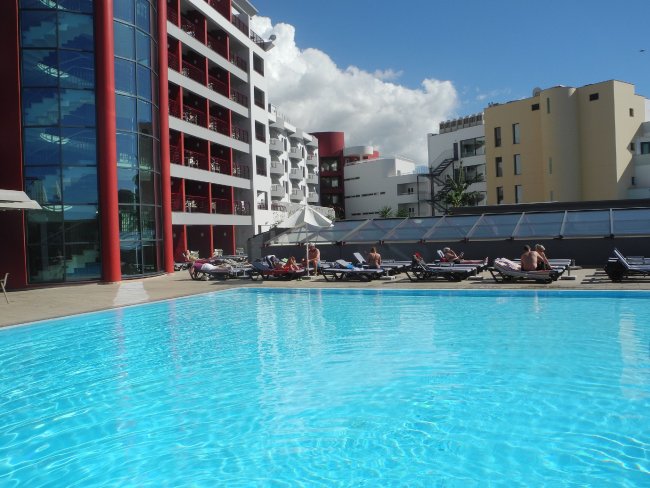 Blick über den Pool - Hotel Four Views Monumental Lido - Funchal Blick über den Pool