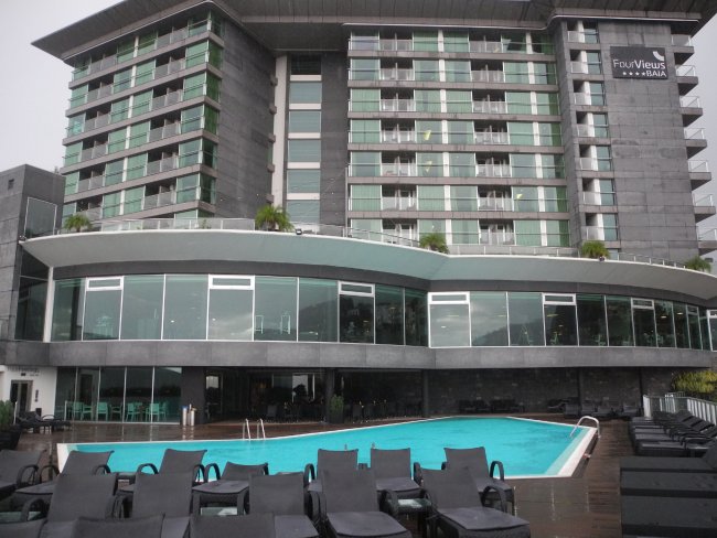 Hotel und Pool