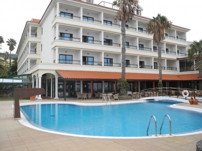 Hotel und Pool
