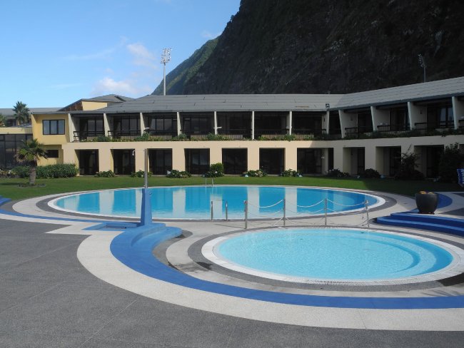 Blick über den Poolbereich - Hotel Estalagem do Mar - Sao Vicente Blick über den Poolbereich