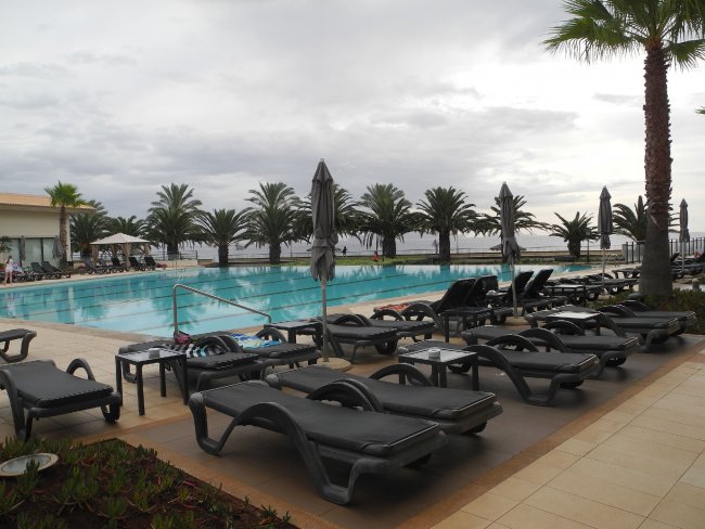 Poolbereich mit Meerblick - Hotel Vila Galé Santa Cruz - Santa Cruz Poolbereich mit Meerblick