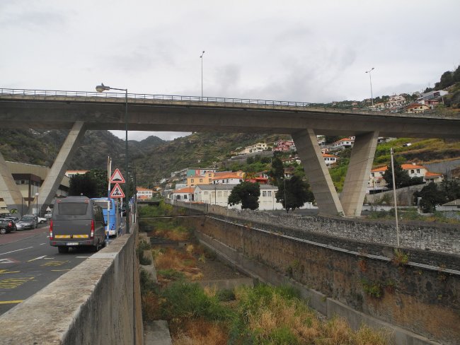 Autobahnbrücke über das Tal - Hotel Vila Galé Santa Cruz - Santa Cruz Autobahnbrücke über das Tal