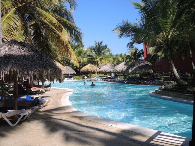 Blick über den Pool - Hotel Tropical Princess Beach Resort & Spa - Punta Cana Blick über den Pool