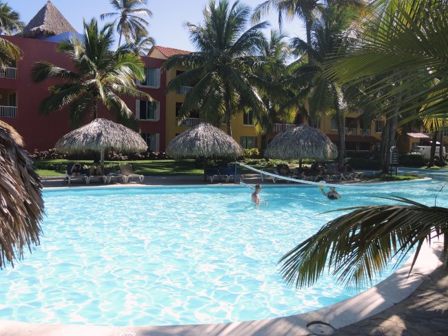 Blick über den Pool - Hotel Tropical Princess Beach Resort & Spa - Punta Cana Blick über den Pool