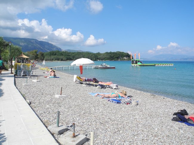 Kleiner Kiesstrand - Hotel Elea Beach - Dassia Kleiner Kiesstrand