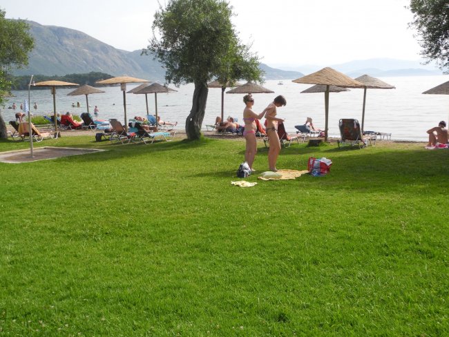 Liegebereich am Meer - Hotel Corfu Chandris - Dassia Liegebereich am Meer