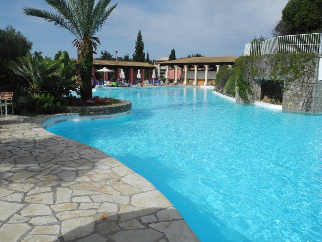 Großes Schwimmbecken - Hotel Louis Corcyra Beach - Gouvia Großes Schwimmbecken