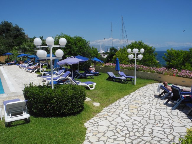 Kleiner, gepflegter Garten - Hotel Corfu Palace - Kerkyra (Korfu-Stadt) Kleiner, gepflegter Garten