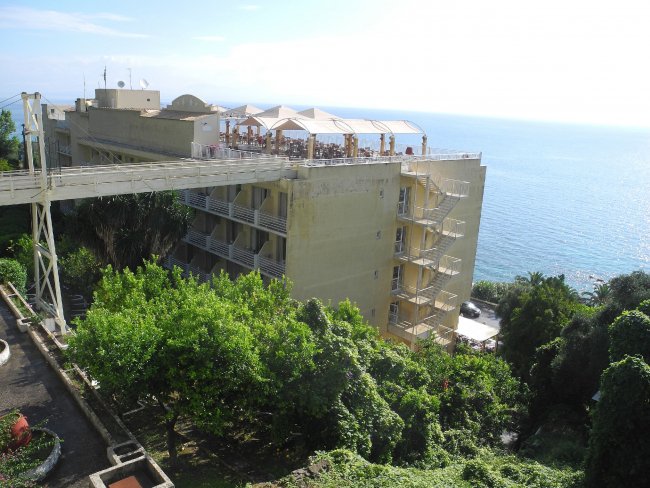 Brücke zum Hauptgebäude - Hotel Primasol Louis Ionian Sun - Agios Ioannis Brücke zum Hauptgebäude