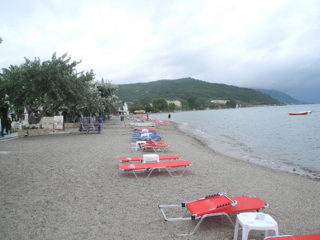 Kiesstrand - Hotel Albatros - Moraitika Kiesstrand