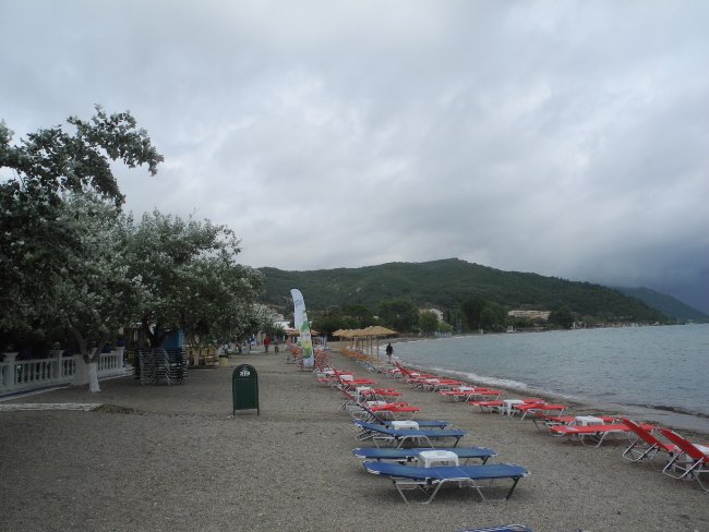 Grauer Kiesstrand - Hotel Albatros - Moraitika Grauer Kiesstrand