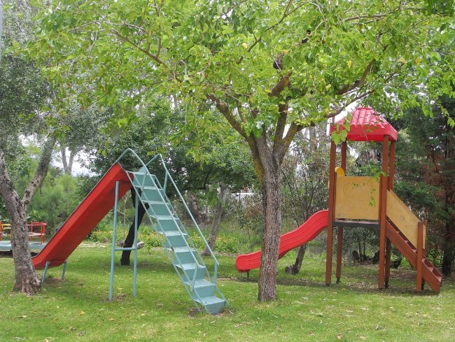 Spielplatz - Hotel Three Stars - Moraitika Spielplatz