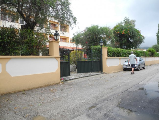 Zugang von der Straße - Hotel Gemini - Messonghi Zugang von der Straße