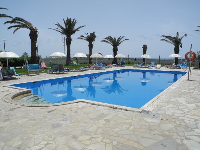 Blick über den Pool - Hotel Golden Sands - Agios Georgios Argirades Blick über den Pool