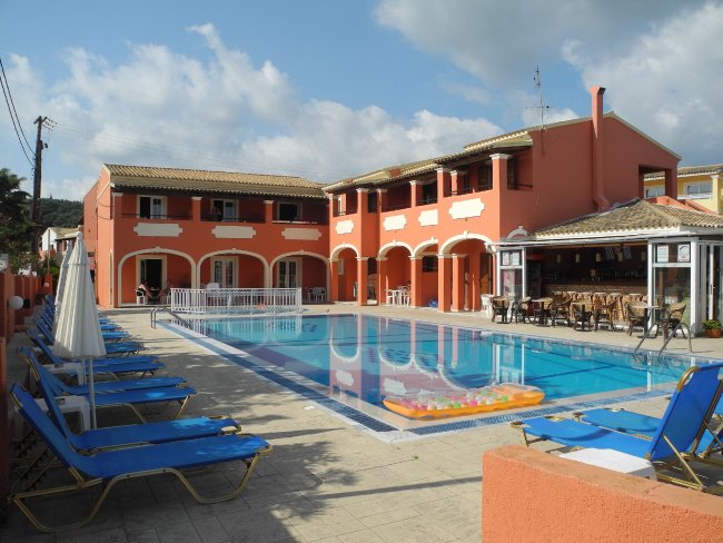 Blick über den Pool