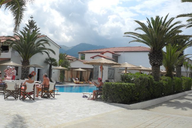 Blick Richtung Pool - Hotel Roda Garden Village - Roda Blick Richtung Pool