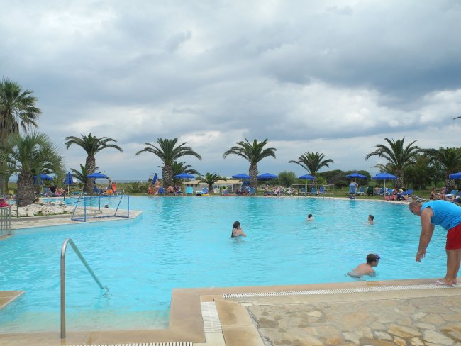 Blick über den Hauptpool - Hotel Gelina Village - Acharavi Blick über den Hauptpool