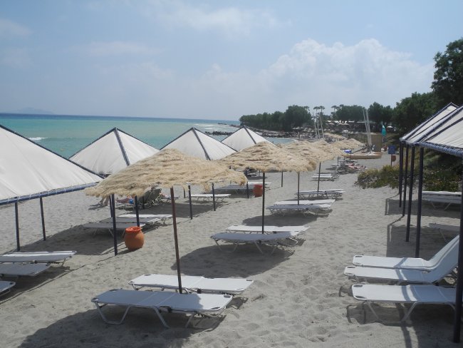 Strandbereich der Lakitira-Hotels - Hotel Lakitira Suites - Kardamena Strandbereich der Lakitira-Hotels