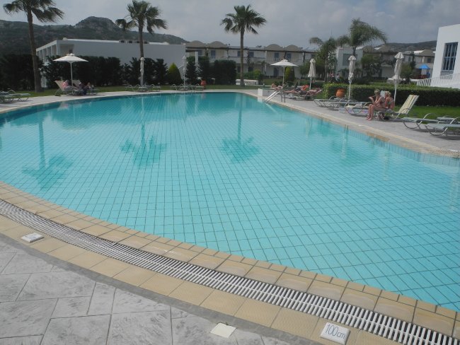 Blick über den Pool - Hotel Lakitira Suites - Kardamena Blick über den Pool