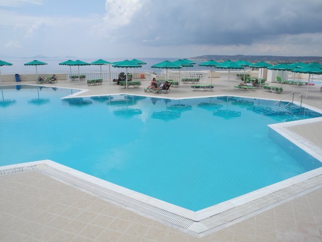 Poolbereich mit Meerblick - Hotel Mitsis Family Village - Kardamena Poolbereich mit Meerblick