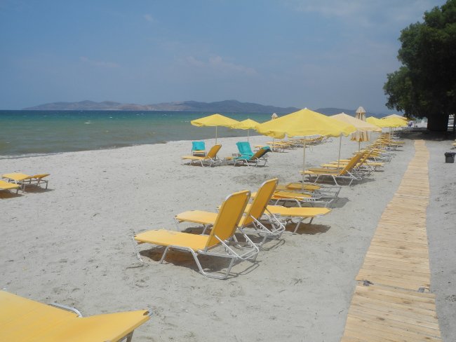 Weißer Sandstrand - Hotel Atlantica Holiday Village - Marmari Weißer Sandstrand