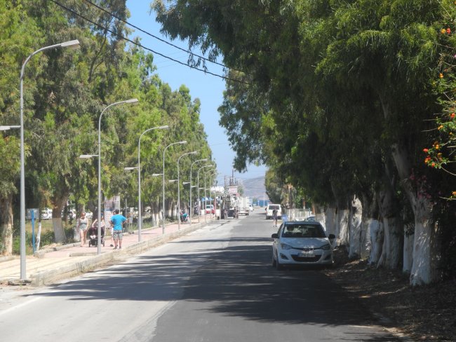 Kerzengerade Hauptstraße - Hotel Esperia - Marmari Kerzengerade Hauptstraße