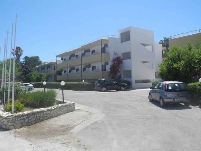 Blick auf den Zufahrtsbereich - Hotel Pyli Bay & Garden - Marmari Blick auf den Zufahrtsbereich