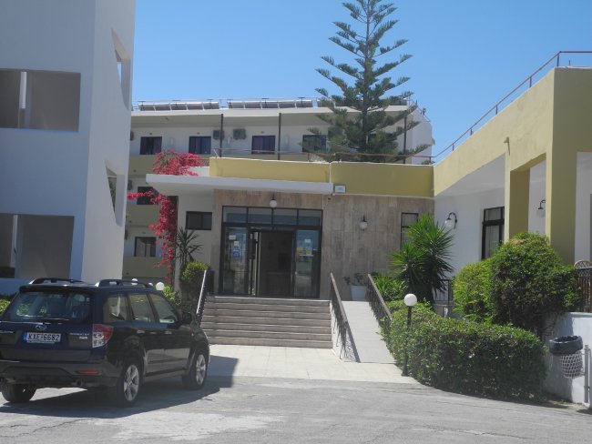 Eingang zum Hauptgebäude - Hotel Pyli Bay & Garden - Marmari Eingang zum Hauptgebäude