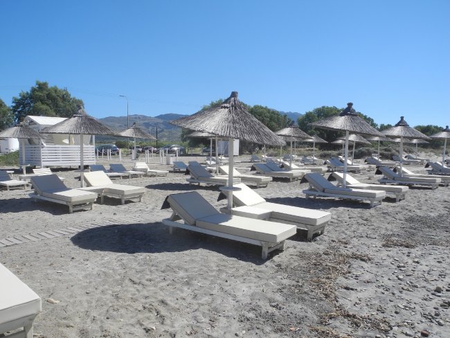 Übersichtlicher Strandbereich - Hotel Diamond Deluxe - Lambi Übersichtlicher Strandbereich