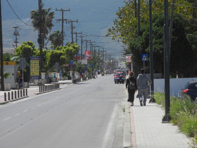Kerzengerade Straße nach Kos-Stadt - Hotel Smartline More Meni Cosmopolitan - Lambi Kerzengerade Straße nach Kos-Stadt