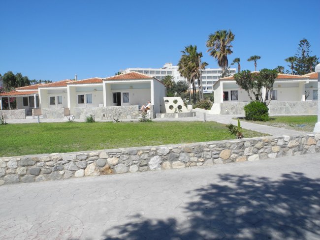 Bungalows und Hauptgebäude - Hotel Atlantis - Lambi Bungalows und Hauptgebäude