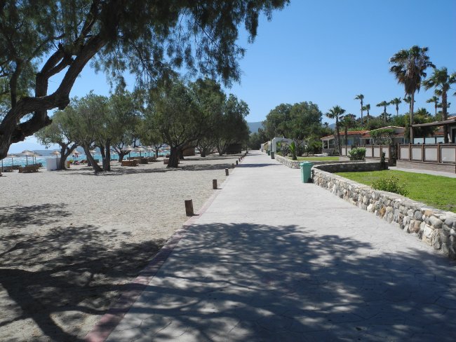 Bungalows fast bis an den Strand - Hotel Atlantis - Lambi Bungalows fast bis an den Strand