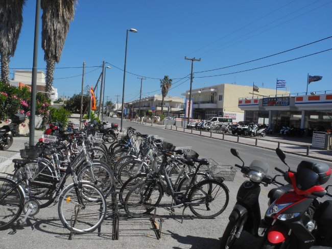 Viele Leihräder und Mietautos - Hotel Aegean Houses - Lambi Viele Leihräder und Mietautos