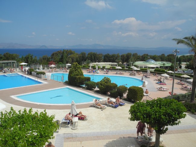 Poollandschaft - Hotel Kipriotis Panorama & Suites - Psalidi Poollandschaft