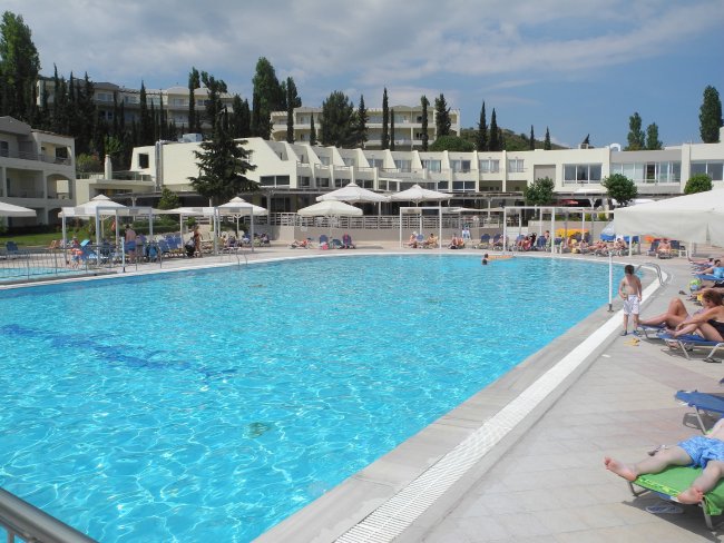 Blick über den Pool - Hotel Sunconnect Kipriotis Aqualand - Psalidi Blick über den Pool