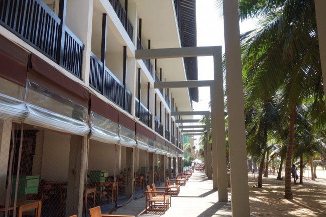 Außensitzbereich des Restaurants - Hotel Jetwing Blue - Negombo Außensitzbereich des Restaurants