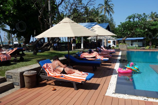 Viele Liegen - Hotel Camelot Beach - Negombo Viele Liegen