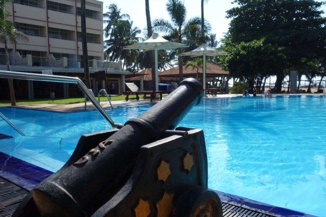 Kanonen am Pool - Hotel Paradise Beach - Negombo Kanonen am Pool