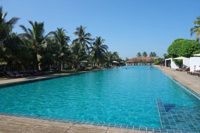 Sehr langer Pool