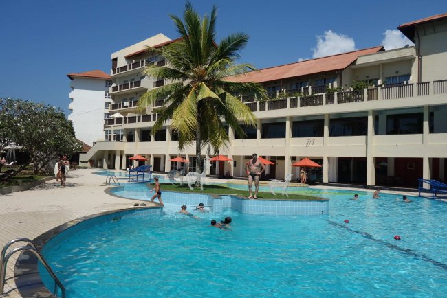 Blick über den Pool - Hotel Turyaa Kalutara - Kalutara Blick über den Pool