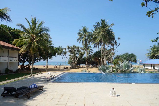 Pool mit Ausblick - Hotel Hibiscus Beach - Kalutara Pool mit Ausblick